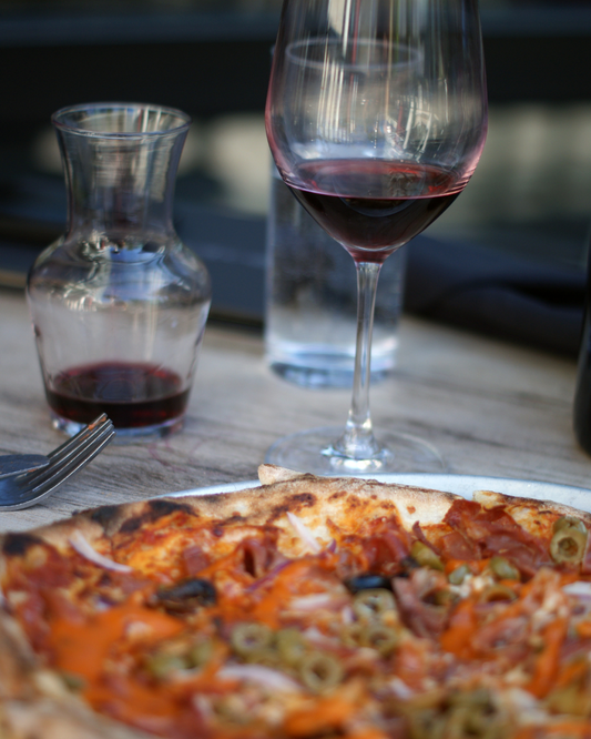 De beste wijnen bij pizza: Van Margherita tot Quattro Formaggi