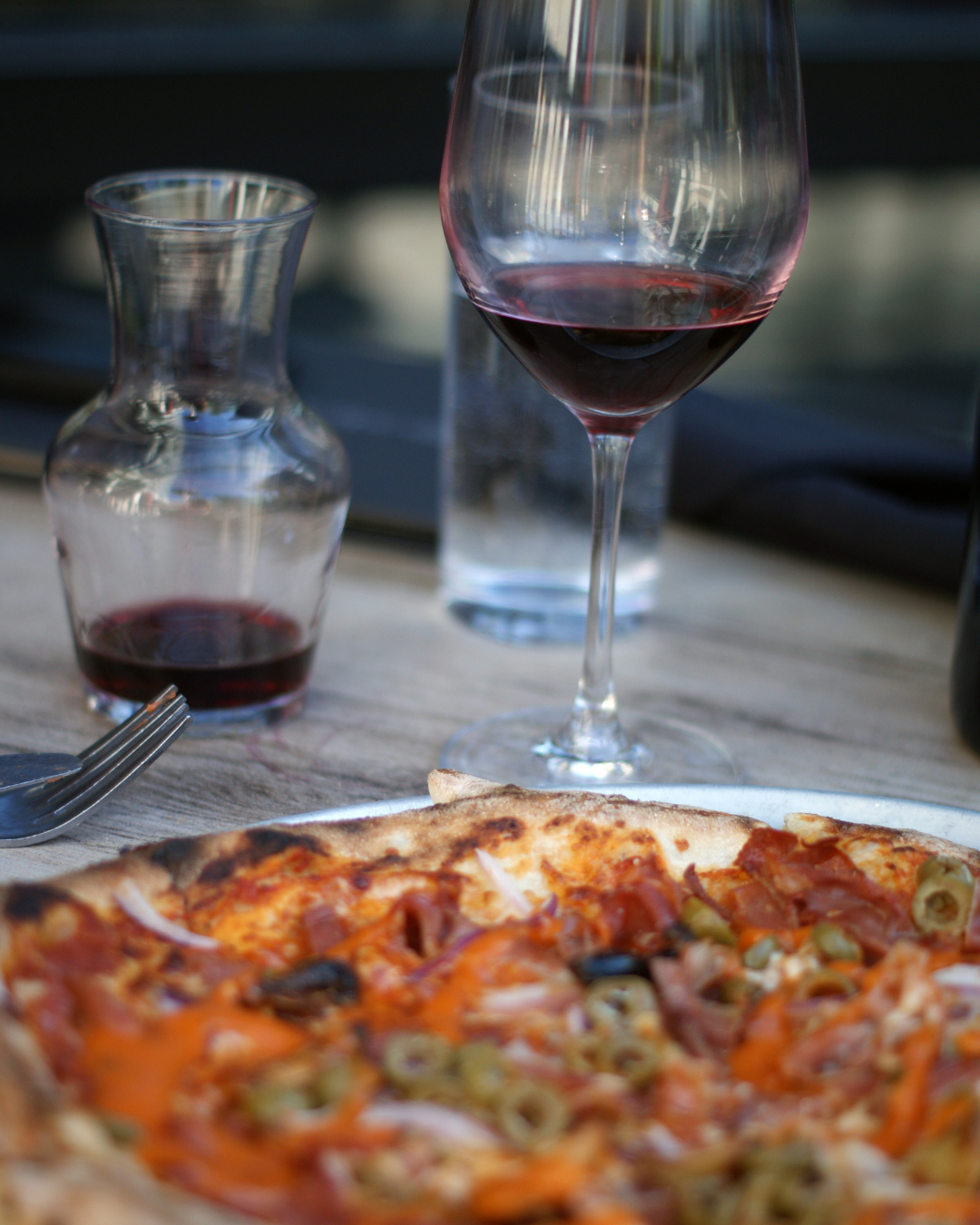 De beste wijnen bij pizza: Van Margherita tot Quattro Formaggi
